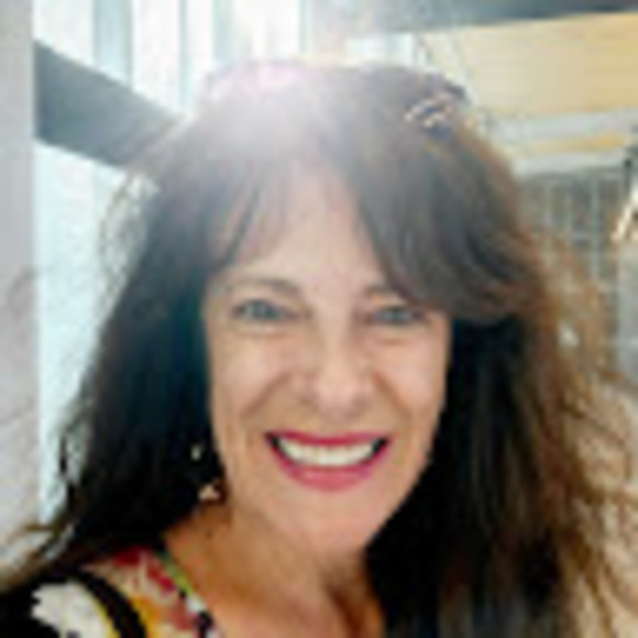 Meet your Posher, Caroline - Picture 1 of 1